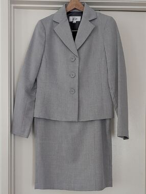 Le Suit Light Gray Women's Tailored Skirt Suit
